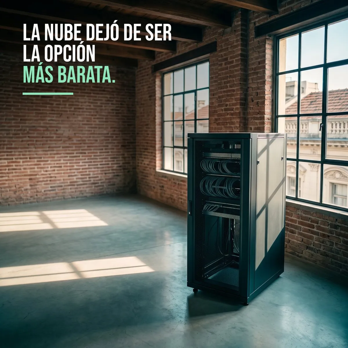 Rack de servidores on-premise en una oficina porteña de ladrillo a la vista junto a un ventanal